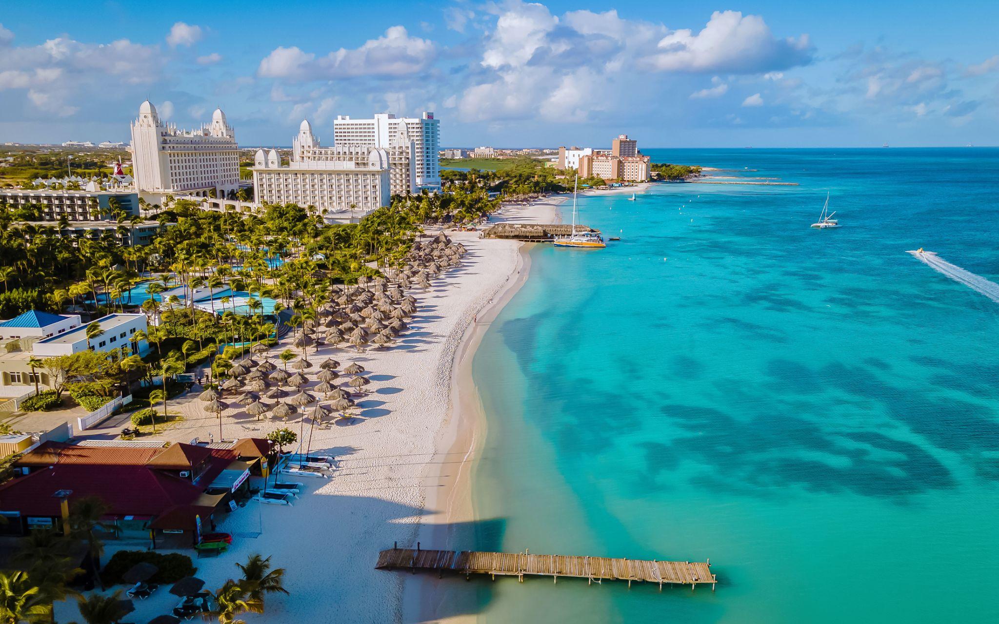 Beautiful beach with turquoise water in Aruba